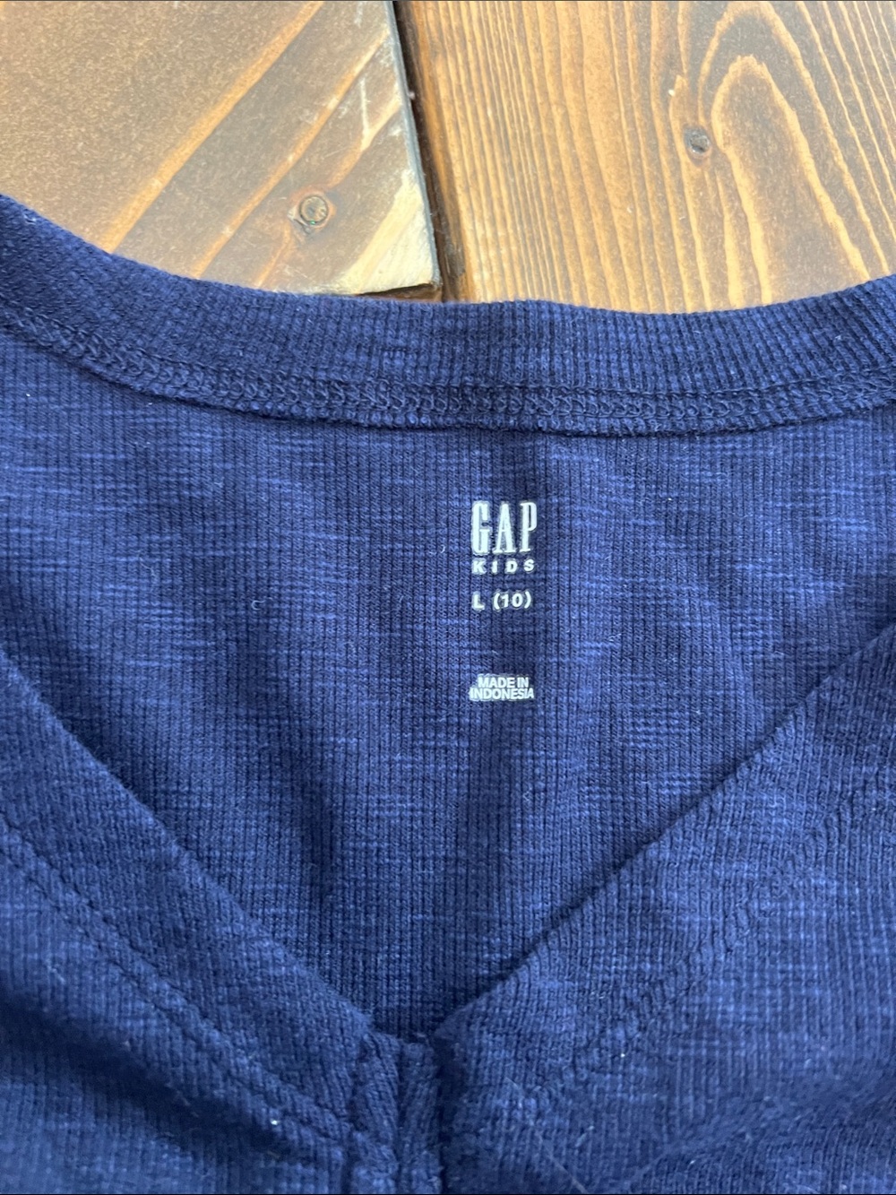 GAP Navy Drawstring Ruched V-Neck Top - Picture 2 of 4